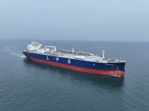 Maersk to run Petredec fleet
